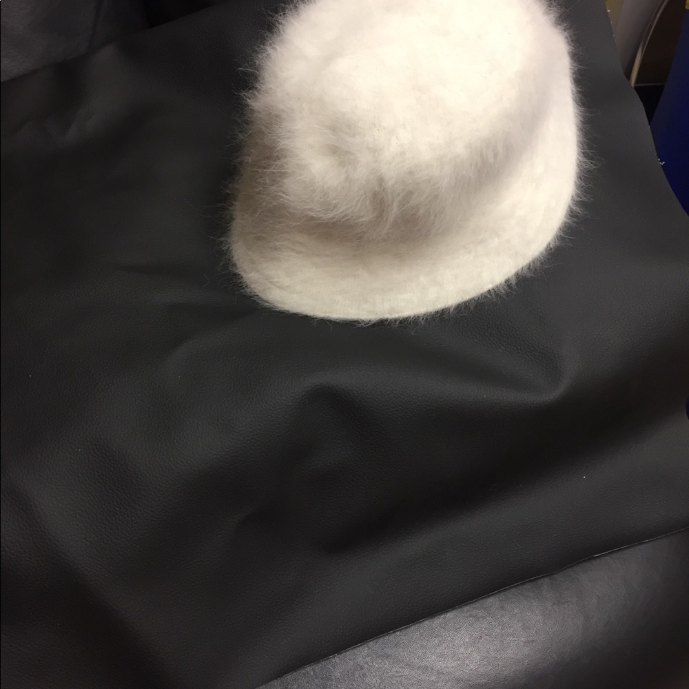 A fashionable hat for girls